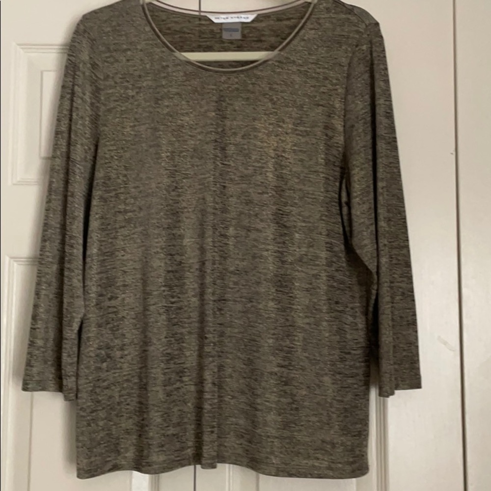Peter Nygård quarter sleeve knit top NWOT
Size Large